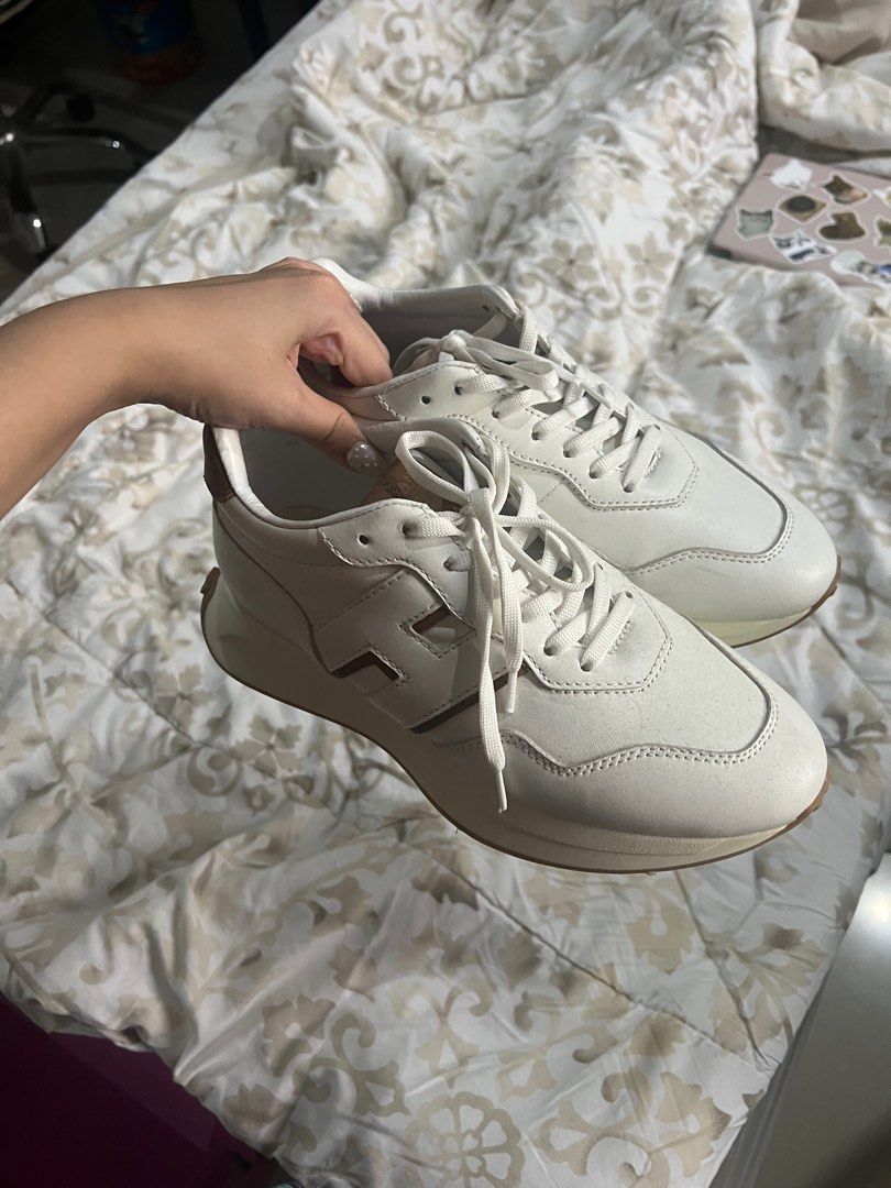 Hogan Lace-Up Sneakers (EU 40) (Category: Sneakers) located in Las Pinas. Submitted by blt.declutter (Listing ID 1393711965, Image 1). Description: bought in SG used less than 5x price is nego!.