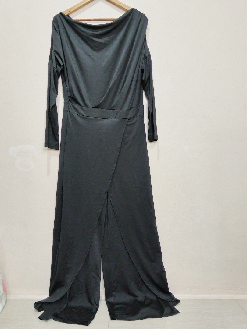 SALE Stylish Black One shoulder drop Jumpsuit (Category: Jumpsuits) located in Las Pinas. Submitted by ipickyou (Listing ID 1393750795, Image 1). Description: A sleek black one shoulder drop jumpsuit with long sleeves and an elegant wrap-style front. Side zip closure. Measurement when laid flat: Armpit to armpit 24 1/2" Waist 16 1/2" Length 58" inseam: 31 1/2".