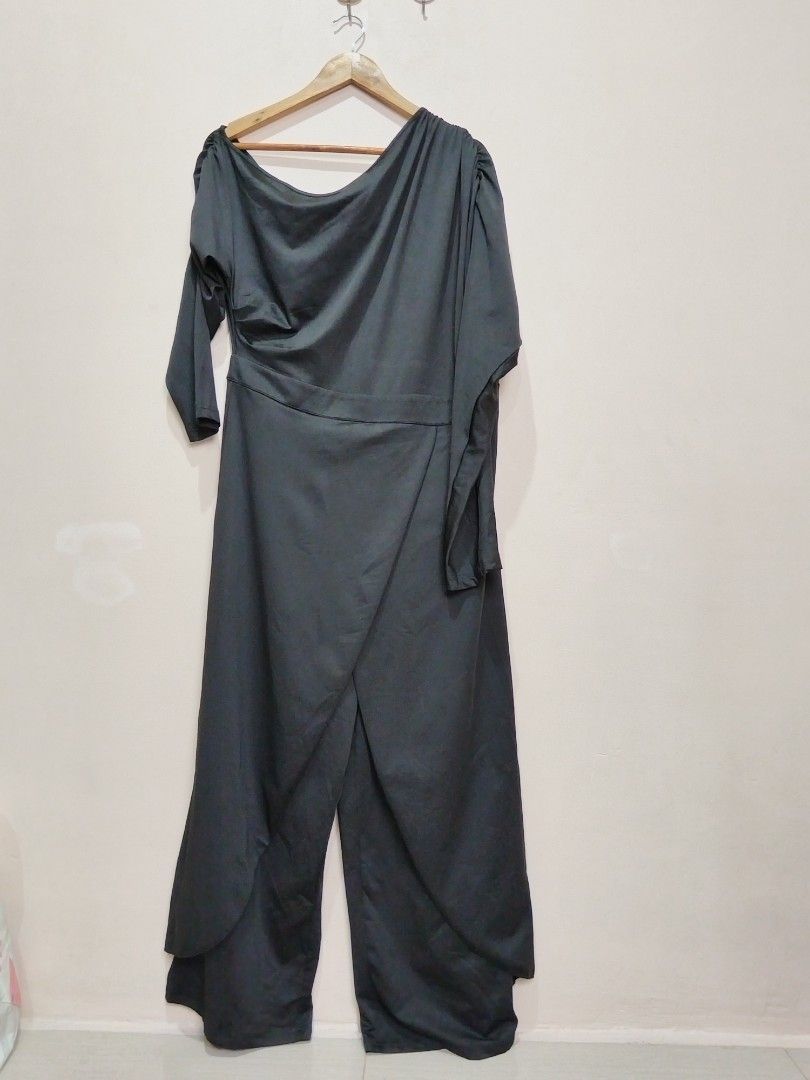 SALE Stylish Black One shoulder drop Jumpsuit (Category: Jumpsuits) located in Las Pinas. Submitted by ipickyou (Listing ID 1393750795, Image 2). Description: A sleek black one shoulder drop jumpsuit with long sleeves and an elegant wrap-style front. Side zip closure. Measurement when laid flat: Armpit to armpit 24 1/2" Waist 16 1/2" Length 58" inseam: 31 1/2".
