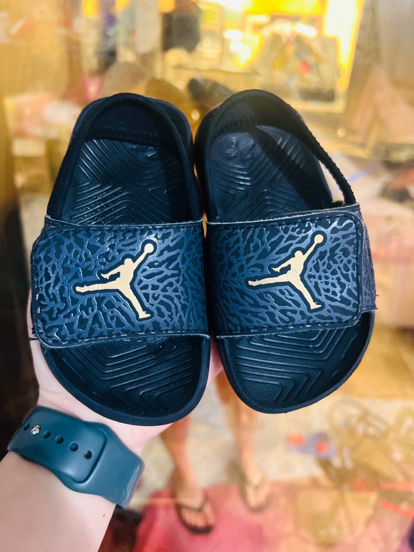 Jordan Hydro Black/Gold Td (Category: Babies & Kids Fashion) located in Malaybalay. Submitted by charmcee (Listing ID 1393682679, Image 1). Description: Preloved Jordan Hydro Td 9C or 15cm insole 850 plus SF.