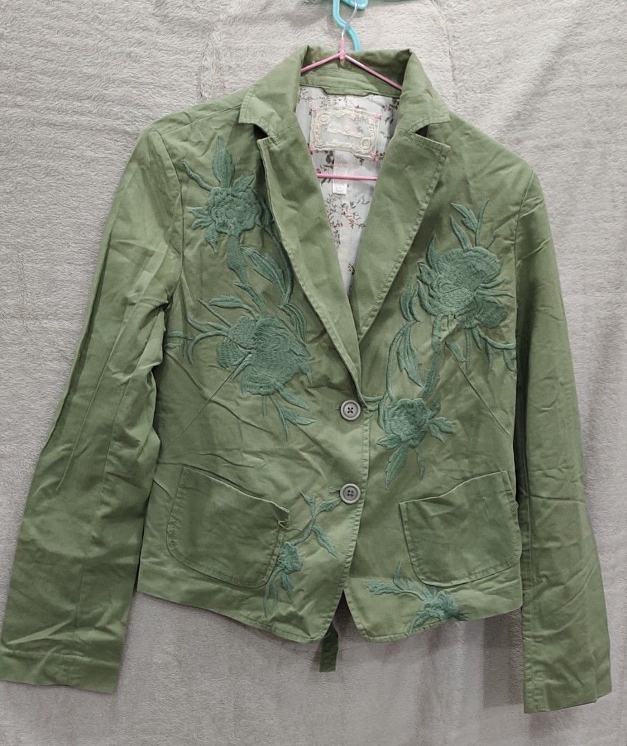 Kamiseta Green Embroidered Blazer (Category: Coats, Jackets and Outerwear) located in Makati City. Submitted by ckloset (Listing ID 1393692055, Image 1). Description: .
