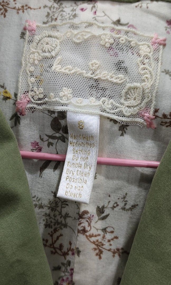 Kamiseta Green Embroidered Blazer (Category: Coats, Jackets and Outerwear) located in Makati City. Submitted by ckloset (Listing ID 1393692055, Image 2). Description: .