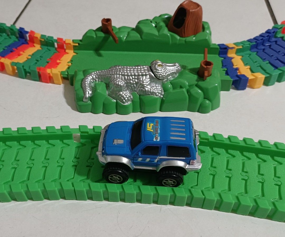 LIXIN電動軌道車彈性軌道玩具積木軌道套裝彎道公路景點隧道鱷魚野生動物園越野車快樂旅程組裝軌道系列, 書籍、休閒與玩具, 玩具、公仔、桌遊在旋轉拍賣