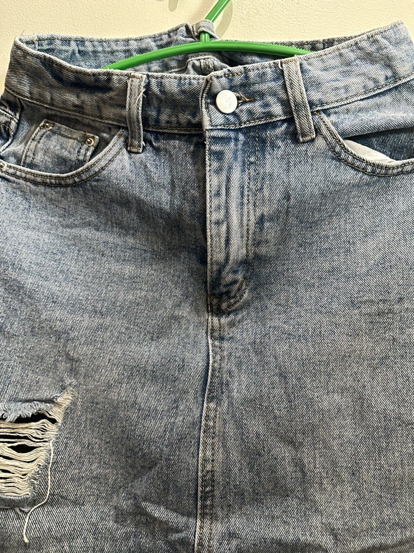 Long Denim skirt (Category: Skirts) located in Makati City. Submitted by rocycle (Listing ID 1393669888, Image 3). Description: 27-29.