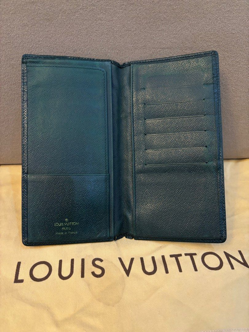 Louis Vuitton Wallet and Key Holder (Category: Luxury Bags & Wallets) located in Paranaque City. Submitted by katlouieleandicho (Listing ID 1393657803, Image 3). Description: 💯Authentic 8/10 condition .