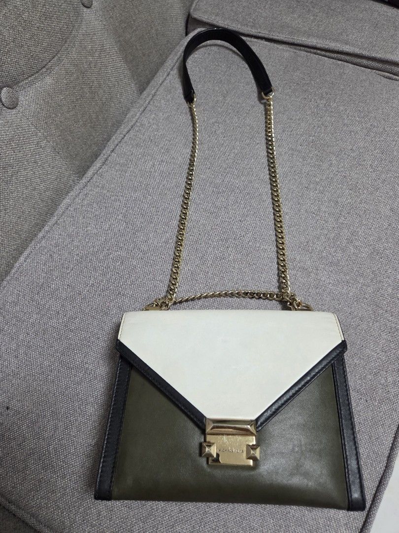 Michael kors whitney tri color (Category: Luxury Bags & Wallets) located in Muntinlupa City. Submitted by cpar07 (Listing ID 1393780008, Image 1). Description: Rfs: decluttering.