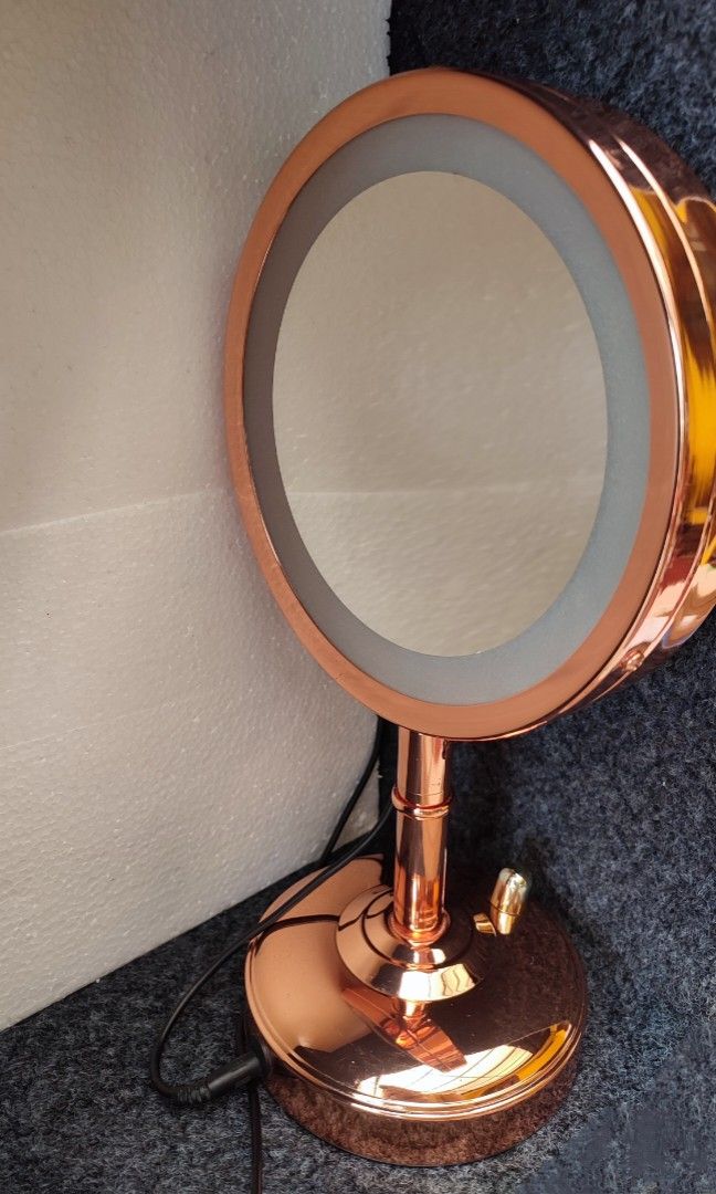 No 7 Illuminated Make Up Mirror (Category: Mirrors) located in Mandaluyong City. Submitted by lalahhome (Listing ID 1393737788, Image 1). Description: 220 V VGC- lights are working on both side Clear mirror magnification 1/5x No box pm me for additional inquiry thank you.