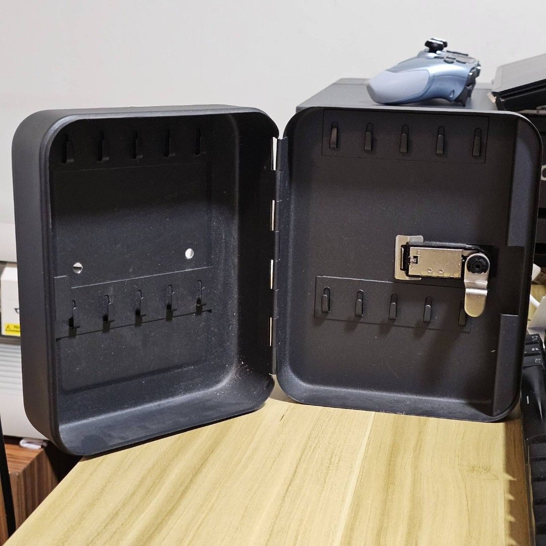 Password Key Box (Can be wall mounted) (Category: Storage Boxes & Baskets) located in Quezon City. Submitted by dada.chad (Listing ID 1393632494, Image 2). Description: Black Matte Metal Key Box – Password Lock Para sa keys mo na safe at hassle-free! This black matte metal key box is matibay, sleek, at practical. May password lock pa, so safe na, walang stress kung sino lang ang makaka-access. Features: Matibay na metal Sleek matte black look Eas