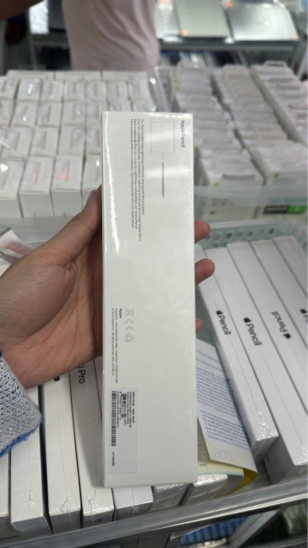PENCIL 1ST GEN (Category: iPad) located in San Juan City. Submitted by ___khaleesi (Listing ID 1393750100, Image 2). Description: PENCIL 1 FEATURES: - Lightning charging and pairing - Tilt sensitivity - Low latency - Pixel-perfect precision - Scribble - No delay - Palm Rejection NOT COMPATIBLE WITH 2017 AND BELOW IPADs AND 10TH/11TH GEN.