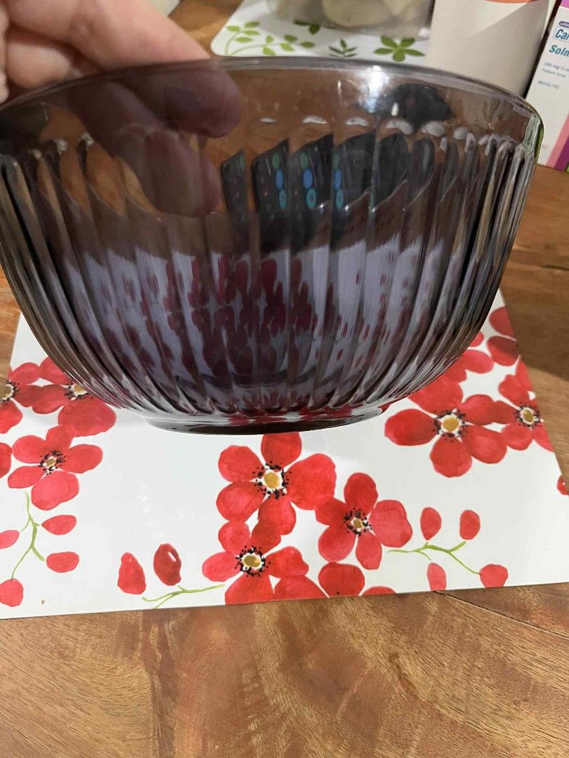 Pyrex big bowl (Category: Other Kitchenware & Tableware) located in Manila. Submitted by jj.marie (Listing ID 1393676421, Image 2). Description: with minimal hairline scratches no damage minimal signs of usage.
