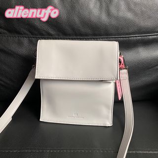 由 alienufo (刊登 ID 1393790743，圖片 1) 提交，位於 的 (類別：)，說明：。