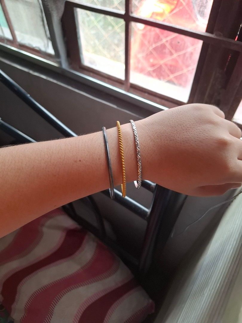 Set Bangels (Category: Bracelets) located in Dagupan City. Submitted by bsb89 (Listing ID 1393666241, Image 1). Description: Set na yang 3.