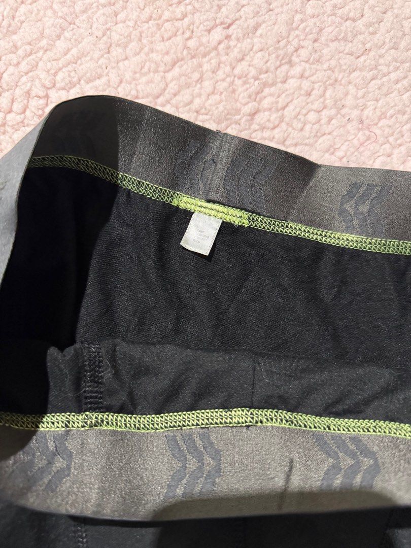 Target Compression Tights (Medium) (Category: Activewear) located in Manila. Submitted by meisu_mnl (Listing ID 1393757627, Image 3). Description: Target Compression Tights (Medium) 🏃‍♂️⚡️ 🖤 Color: Black with gray panel accents 📏 Size: Medium • Waist: 24–32” • Length: 32” ✨ Condition: Like new Features: ✔️ Stretchable & breathable fabric – ideal for workouts ✔️ Colorblock gray panels for extra style ✔️ Elastic waistband for a comfortable & sec