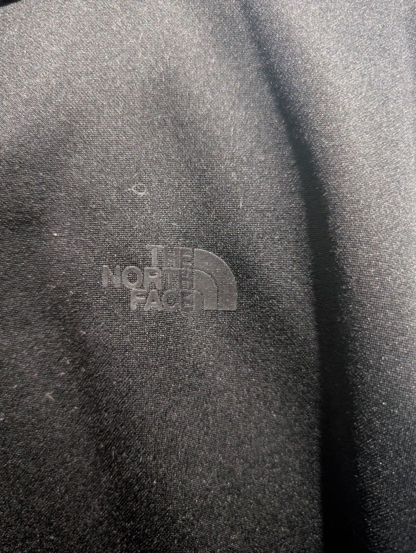 The North Face Hoodie Zip Jacket (Category: Coats, Jackets and Outerwear) located in Pasay City. Submitted by jaydee05 (Listing ID 1393783455, Image 3). Description: Legit Original Good as new.