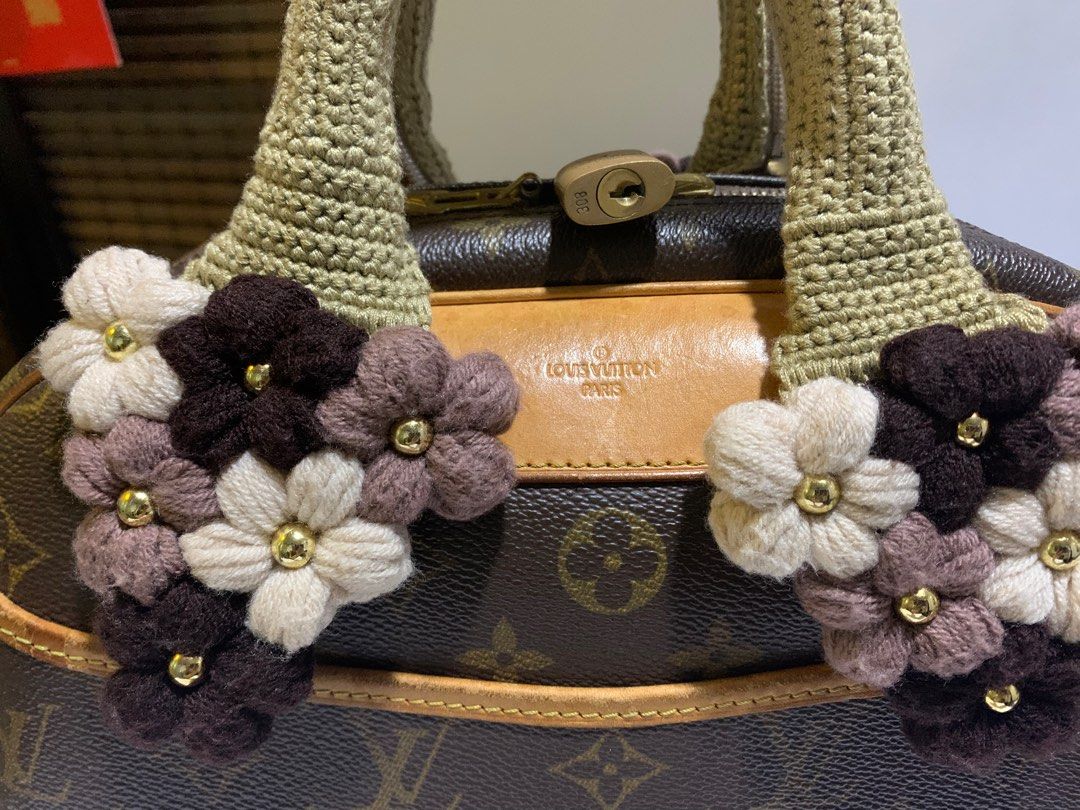 Trouville (Category: Luxury Bags & Wallets) located in Manila. Submitted by antonette3b (Listing ID 1393663826, Image 3). Description: In good condition no major flaws slight water marks with dust bag lock and key .