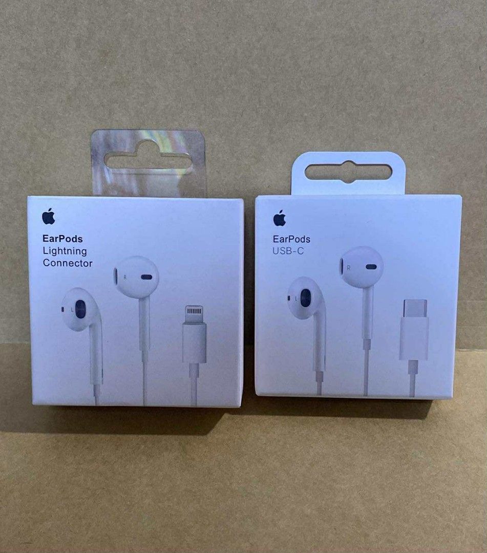 USB-C & LIGHTNING CONNECTOR EARPODS (Category: Headphones & Headsets) located in Manila. Submitted by milasgadgetph (Listing ID 1393767080, Image 1). Description: usb-c 650 lightning connector - 799.