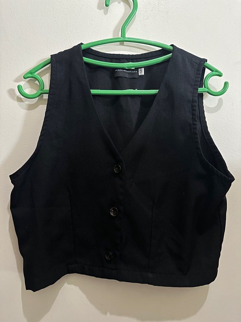 Vest top (Category: Sleeveless) located in Makati City. Submitted by rocycle (Listing ID 1393668175, Image 3). Description: S-M.