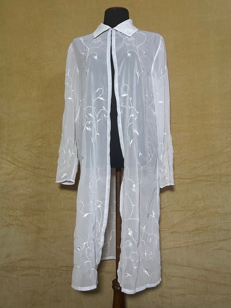 White sheet embroidered long sleeved maxi blazer (Category: Coats, Jackets and Outerwear) located in Batangas. Submitted by mkjgb (Listing ID 1393682094, Image 1). Description: Tag is removed but bought from Rustan’s. Perfect for the office..