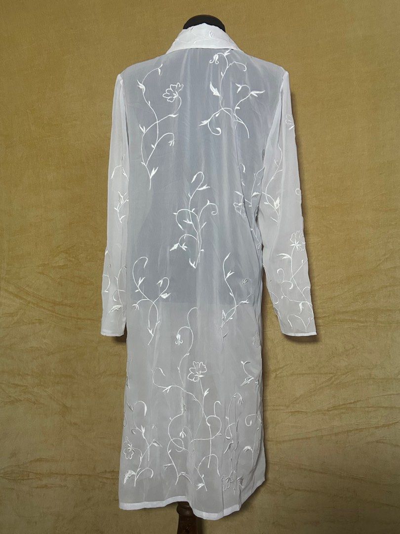 White sheet embroidered long sleeved maxi blazer (Category: Coats, Jackets and Outerwear) located in Batangas. Submitted by mkjgb (Listing ID 1393682094, Image 2). Description: Tag is removed but bought from Rustan’s. Perfect for the office..