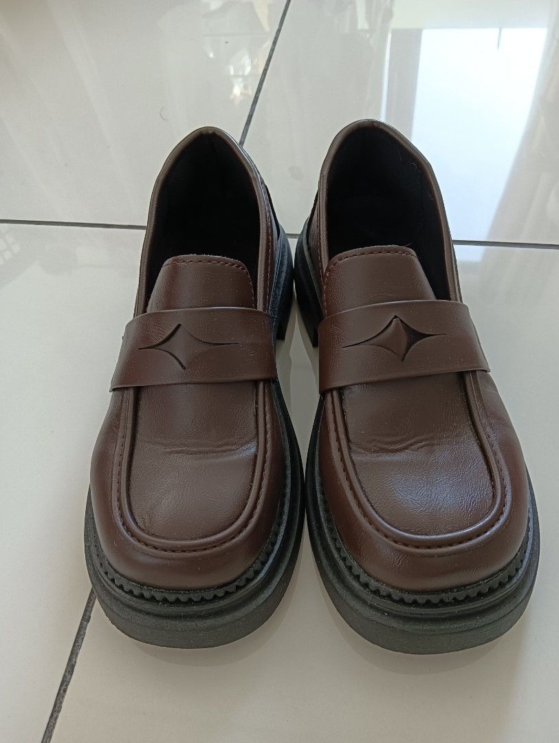 Women's Vintage Leather Shoes (Category: Loafers) located in Kuala Lumpur. Submitted by rachmami (Listing ID 1393744402, Image 1). Description: Thick bottom slip on shoes with heels, wore less than 5 times, it's clean & still in good condition. Postage not included..