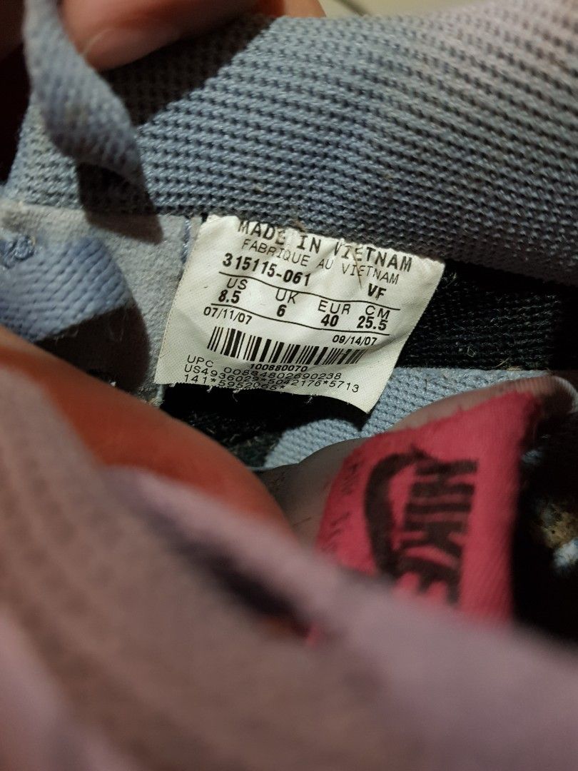 Air Force 1 '07 X Houston Rockets (Category: Sneakers) located in Cavite. Submitted by thrift2ogo (Listing ID 1393920514, Image 3). Description: Authentic prelove Used US 8.5 Honest issue: needs cleaning Lalamove ONLY 📍 Bacoor.