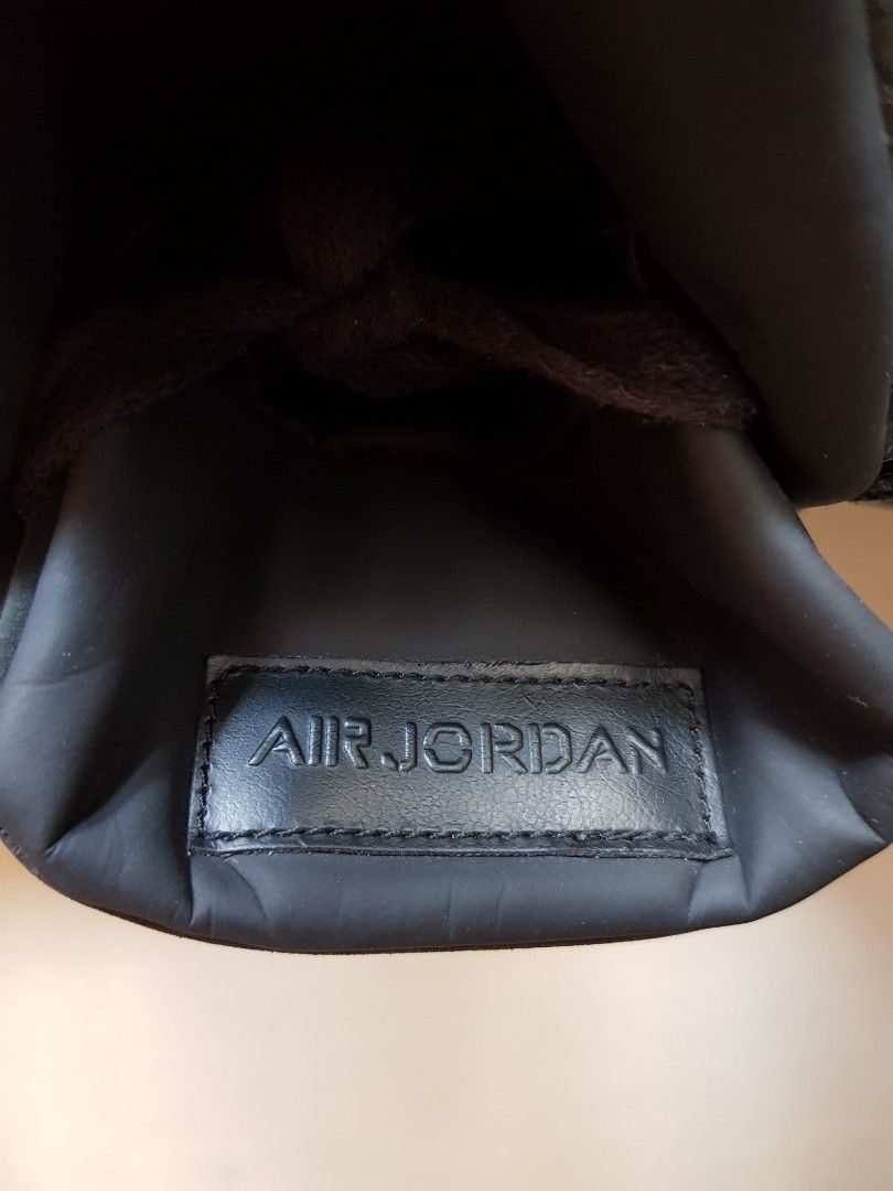 Air Jordan 4 Retro X KAWS (Category: Sneakers) located in Cavite. Submitted by thrift2ogo (Listing ID 1393921750, Image 3). Description: Authentic No issue US 7 / EUR 40 RFS: Gift sa akin kaso malaki para sa'kin Pickup @ Habay 2, Bacoor or meetup SM Bacoor or Lalamove kayo po magbobook.