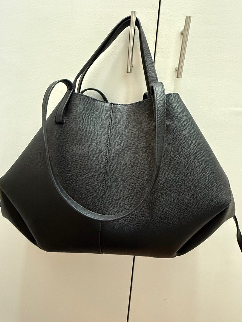 Authentic POLENE CYME EDITION TEXTURED BLACK (Category: Luxury Bags & Wallets) located in Zamboanga. Submitted by zambo_preloved (Listing ID 1393830572, Image 1). Description: .