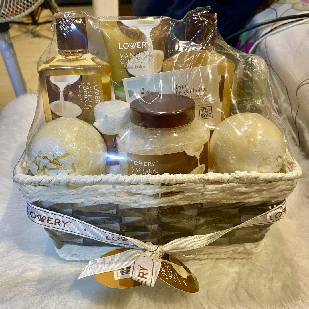 Bath & Home body spa (Category: Bath) located in Manila. Submitted by maxie_08 (Listing ID 1393996733, Image 1). Description: Lovery bath and body spa Brand new Soft, smooth, feeling fresh. 💯 From USA Complete set Perfect for gift 🎁.