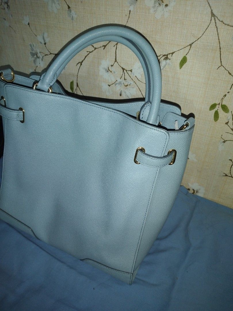 Beanpole sling bag (Category: Shoulder Bags) located in Makati City. Submitted by closet.declutterph (Listing ID 1393933384, Image 2). Description: size medium 11.5inx10in powder blue color gold hardwares.