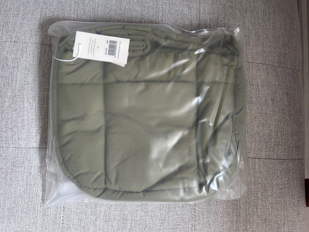 Brand New Paper Bunny Puffer Swing (Category: Cross-body Bags) located in Quezon City. Submitted by anneh13 (Listing ID 1393871733, Image 2). Description: Brand new with Tags Paper Bunny Puffer Swing 100% original Bought in SG Color is moss Ships from Libis QC.