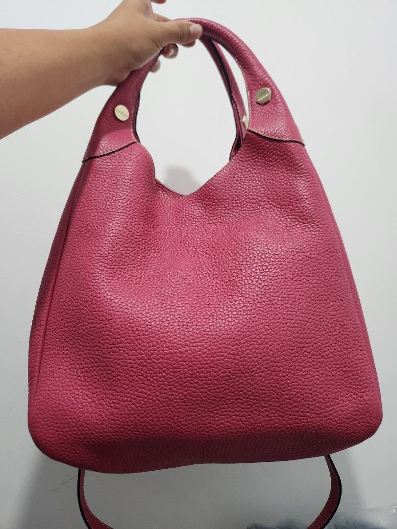 Bruno Magli Soft Genuine Leather (Category: Luxury Bags & Wallets) located in Gapan. Submitted by altheascollection (Listing ID 1393823044, Image 1). Description: Very minimal to not visible slight cracking sa lips Main issue yung sa bottom na discoloration and slight color transfer na di halata..