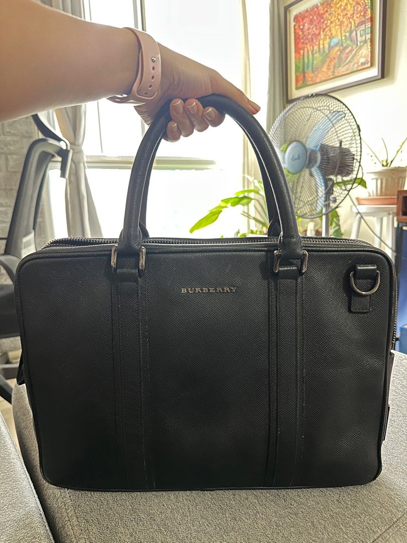 Burberry leather laptop bag (Category: Luxury Bags & Wallets) located in Taguig. Submitted by luxuryfindsforless (Listing ID 1393911962, Image 1). Description: BB Leather laptop bag Fits a 15” laptop All leather No more strap 9/10 condition .
