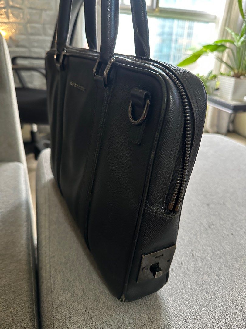 Burberry leather laptop bag (Category: Luxury Bags & Wallets) located in Taguig. Submitted by luxuryfindsforless (Listing ID 1393911962, Image 2). Description: BB Leather laptop bag Fits a 15” laptop All leather No more strap 9/10 condition .