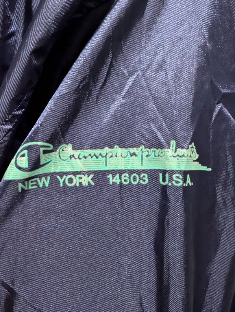 Champion Windbreaker Bomber Style (Category: Coats, Jackets and Outerwear) located in Pasay City. Submitted by jaydee05 (Listing ID 1393888059, Image 2). Description: No issues Like New Original Personal CollectioN Water Resistant RFS - DECLUTTERING.