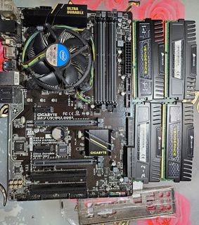 電腦底板連CPU、DDR