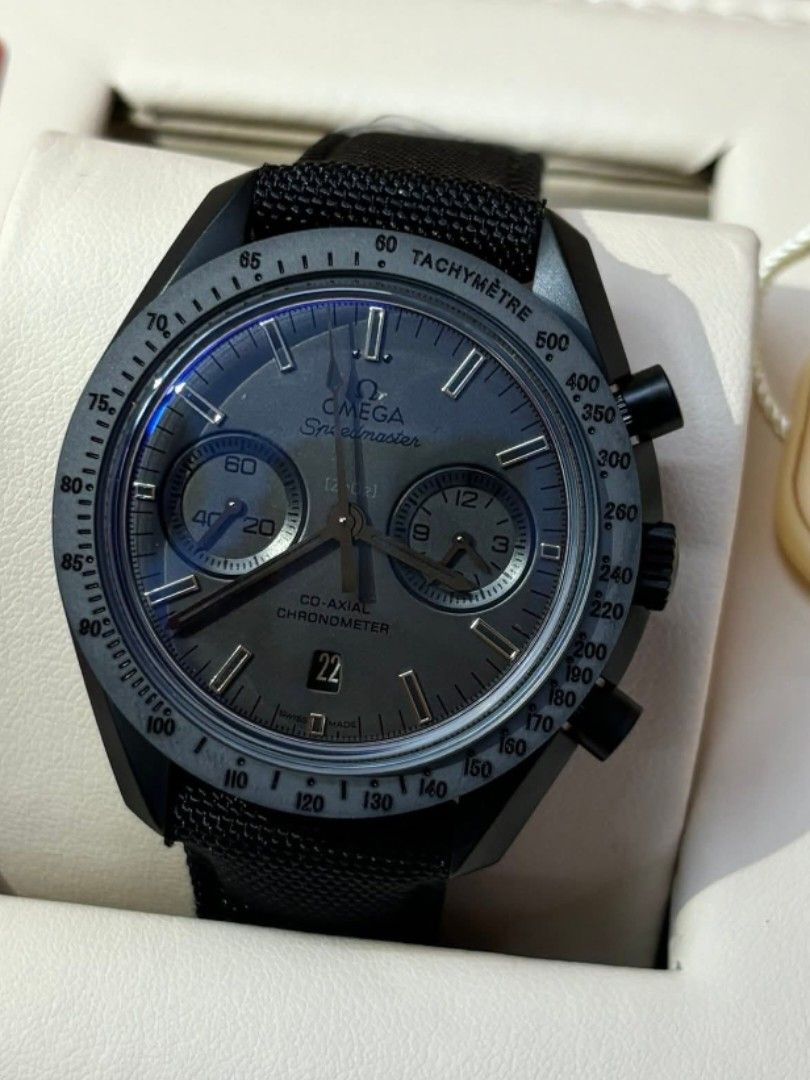 DARK SIDE OF THE MOON 1-1 (Category: Men's Watches) located in Manila. Submitted by repzmnl (Listing ID 1394010440, Image 2). Description: .