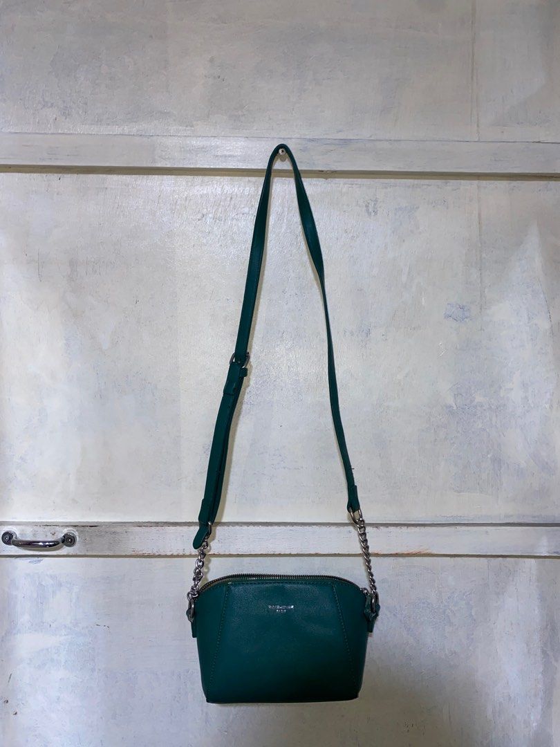 David Jones Green Crossbody Bag (Category: Cross-body Bags) located in Manila. Submitted by rosetteliab (Listing ID 1393992105, Image 2). Description: Please check the photos for the issue on the handle. .