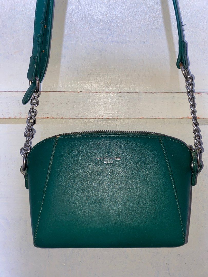 David Jones Green Crossbody Bag (Category: Cross-body Bags) located in Manila. Submitted by rosetteliab (Listing ID 1393992105, Image 1). Description: Please check the photos for the issue on the handle. .