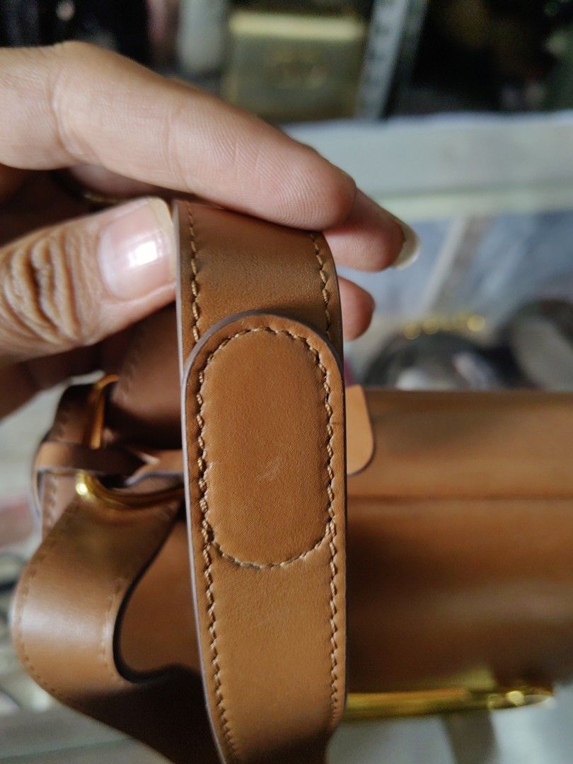DELVAUX (Category: Luxury Bags & Wallets) located in Davao. Submitted by daneyvintage (Listing ID 1393863311, Image 3). Description: .