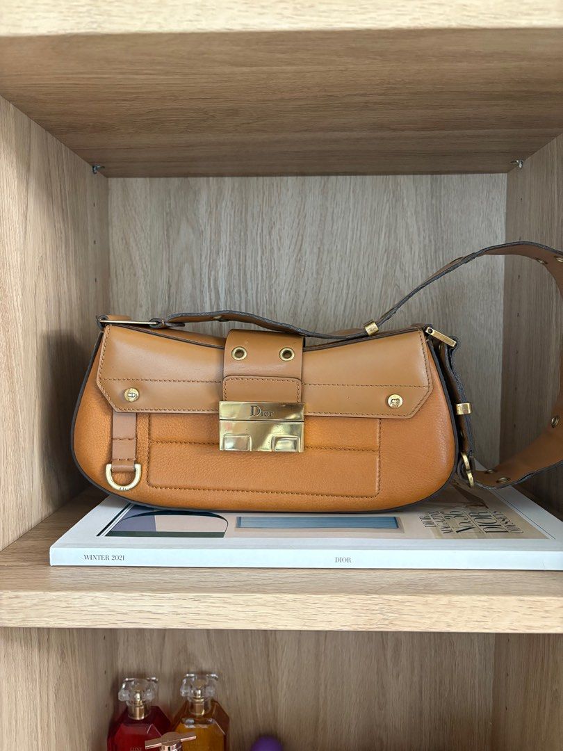 Dior Columbus Bag (Category: Luxury Bags & Wallets) located in Tarlac. Submitted by janibiii (Listing ID 1393868936, Image 1). Description: Dior Columbus Bag -signs of usage, see photos -sourced from vtghabits.jp -includes dior dustbag, VTG box .