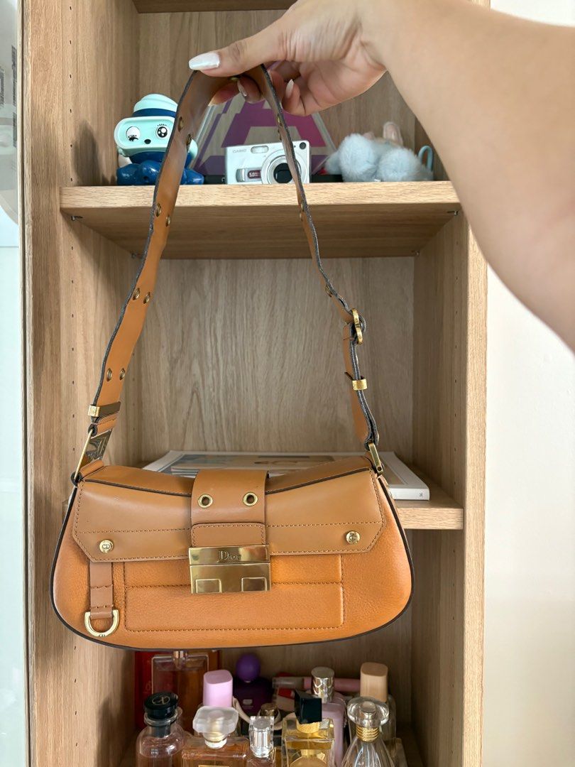 Dior Columbus Bag (Category: Luxury Bags & Wallets) located in Tarlac. Submitted by janibiii (Listing ID 1393868936, Image 2). Description: Dior Columbus Bag -signs of usage, see photos -sourced from vtghabits.jp -includes dior dustbag, VTG box .