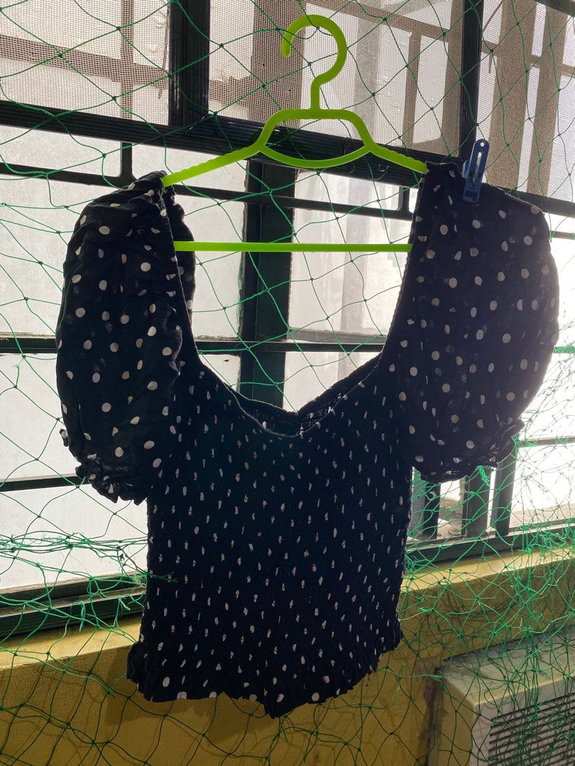 Forever 21 Puff Sleeves (Category: Blouses) located in Panganiban. Submitted by girlinqueue (Listing ID 1393819532, Image 2). Description: No flaws. Very pretty in actual. .