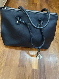 (Category: ) located in . Submitted by PRiya (Listing ID 1393821923, Image 1). Description: .