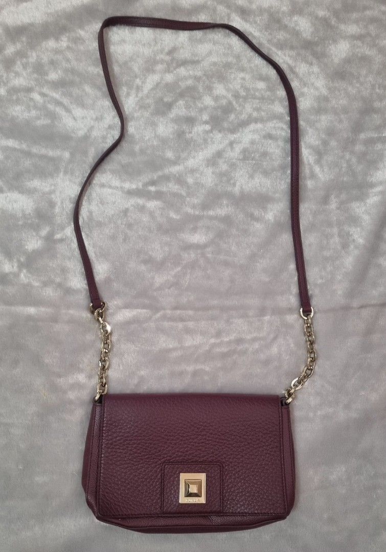 Furla Sling Bag (Category: Luxury Bags & Wallets) located in Davao. Submitted by noona.nette (Listing ID 1393981568, Image 2). Description: - Furla shoulder bag - Rich burgundy color - Gold-tone square clasp - Chain strap - Includes dust bag and tags - Interior zippered pocket - Furla leather tag - Made of genuine leather - Perfect for everyday or special occasions.