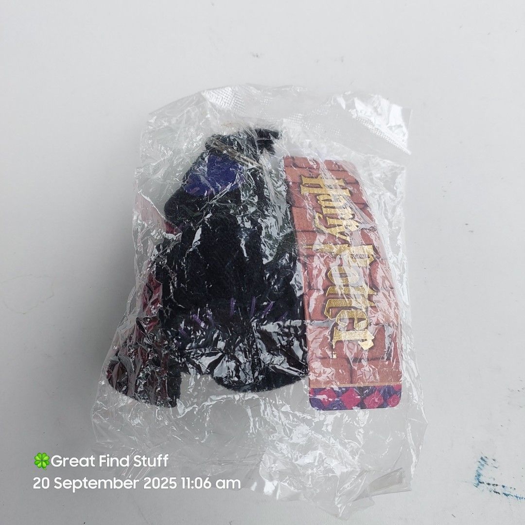 [GFS] Harry Potter Sorting Hat Keychain (Category: Western Merchandise) located in Quezon City. Submitted by greatfindstuff (Listing ID 1393831857, Image 2). Description: •Brand New with Tag • 4 inches x 4.5 inches (approx) - Harry Potter Sorting Hat keychain - Miniature Sorting Hat design - Features intricate stitching - Includes a small zipper - Comes with a Harry Potter logo tag - Perfect for keys or bags 🛵 Lalamove/Grab/Self pick up 📍Great 