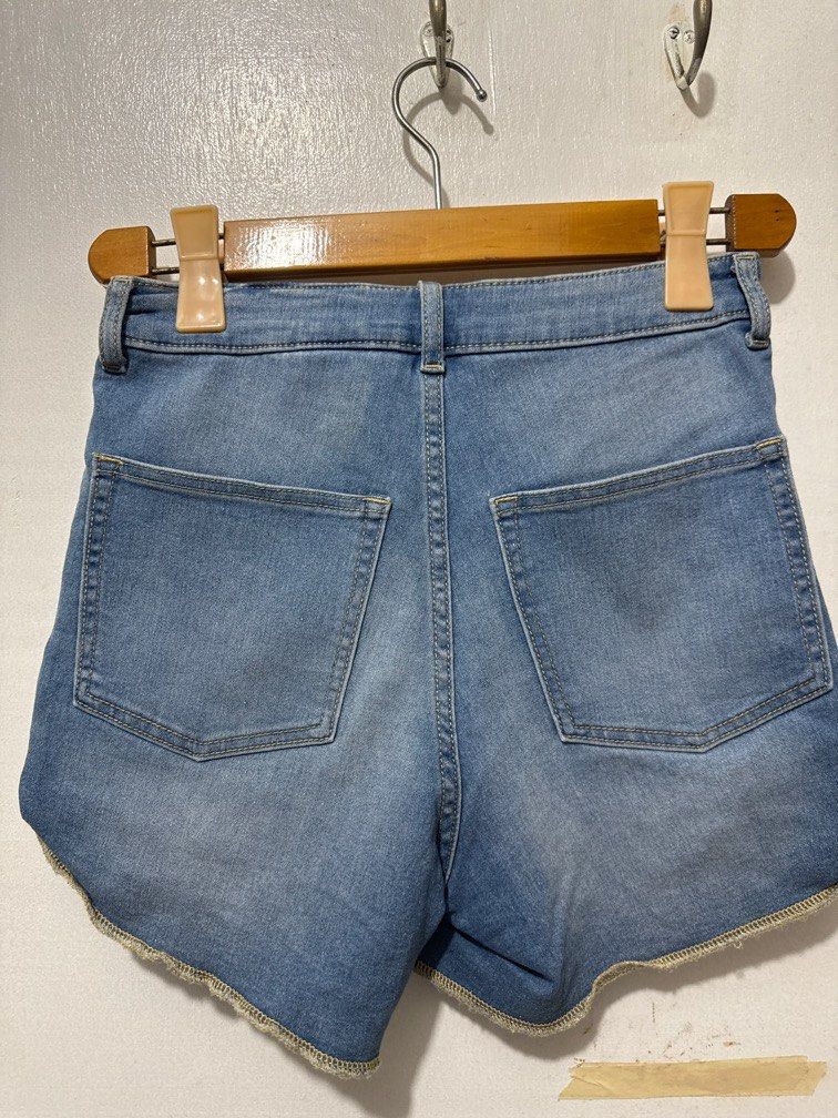 H&M high waisted denim shorts (Category: Shorts) located in Quezon City. Submitted by maesells94 (Listing ID 1393838365, Image 3). Description: .