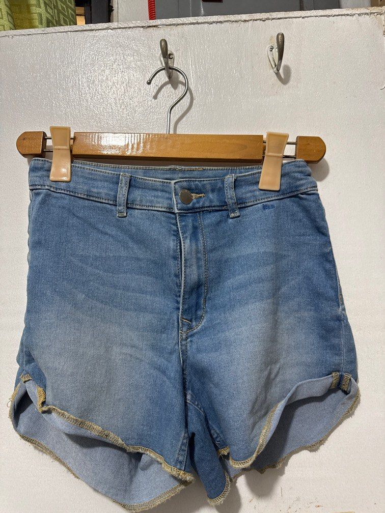 H&M high waisted denim shorts (Category: Shorts) located in Quezon City. Submitted by maesells94 (Listing ID 1393838365, Image 1). Description: .