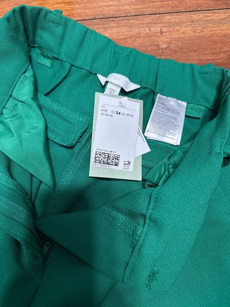HM Trousers Green Small (Category: Other Bottoms) located in Marikina City. Submitted by acbwee (Listing ID 1392570111, Image 2). Description: Used once.