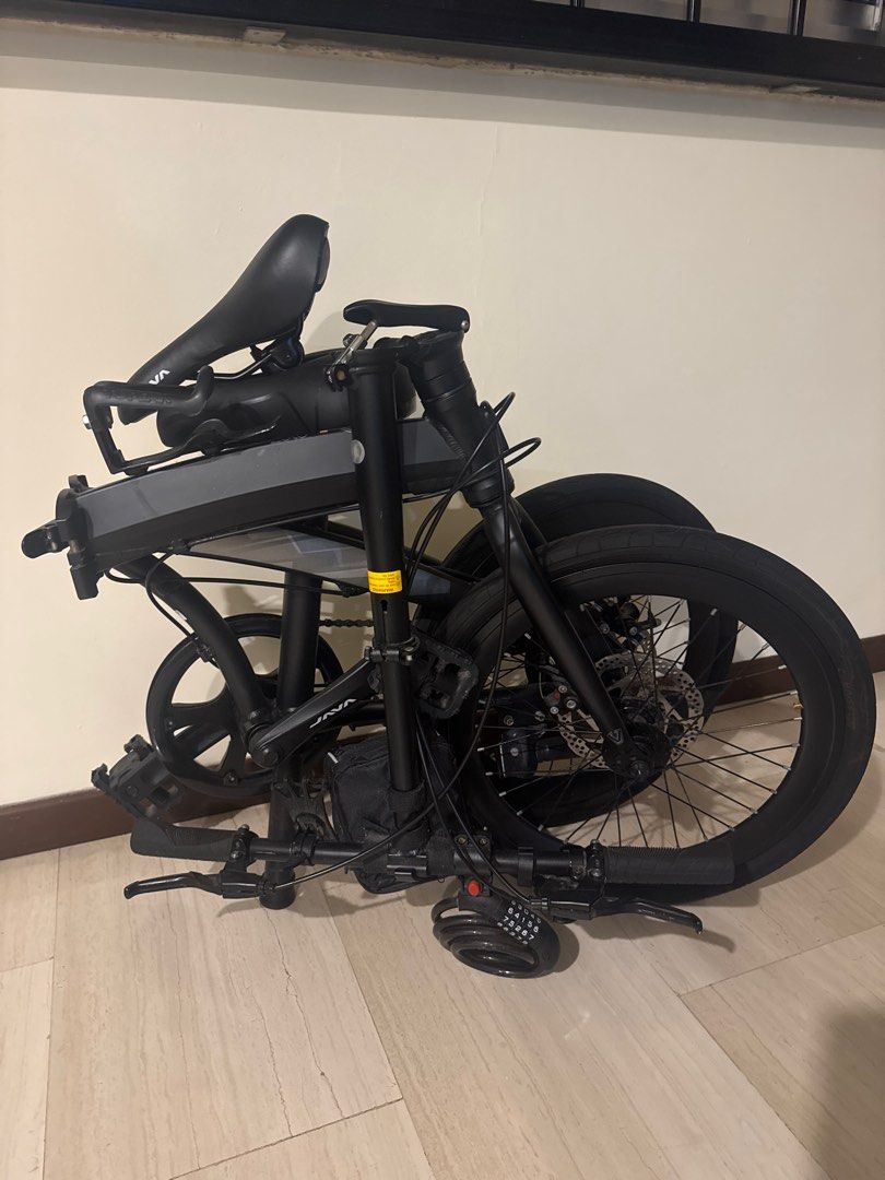 Java Foldable Bicycle (Category: Bicycles) located in Singapore. Submitted by grrray (Listing ID 1393970351, Image 1). Description: - Black foldable bike - Ideal for commuting and leisure - Folds easily for storage - Includes bottle holder - Includes a small pouch for essentials when cycling - Includes additional seat that has enhanced cushioning. Usually retails for $350-400. Might need to replace tyres and oil chain so selling at a huge discoun