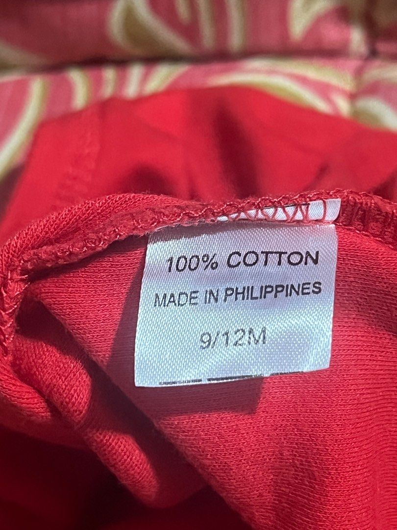 Jollibee baby onesie (Category: Babies & Kids Fashion) located in Quezon City. Submitted by melalog (Listing ID 1393937385, Image 3). Description: For sale is a pre loved jollibee baby onesie for a 9 months to 12 months baby. Unisex. Selling for 130 plus shipping. Item is in proj 2 qc. Pm if interested.